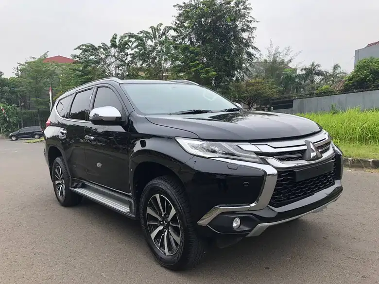 Mitsubishi Pajero Sport tampak depan — rental SUV Kendari