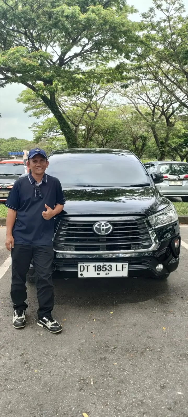 Proses serah terima mobil rental dengan klien di Kendari